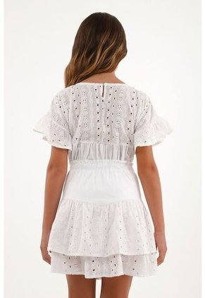 Falda Blanca Corta En Ojalillo Para Niña