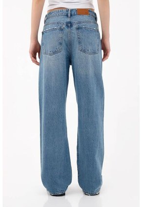 Tennis Jean Recto Con Botonadura Visible En Denim Para Mujer