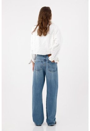 Tennis Jean Recto Con Botonadura Visible En Denim Para Mujer