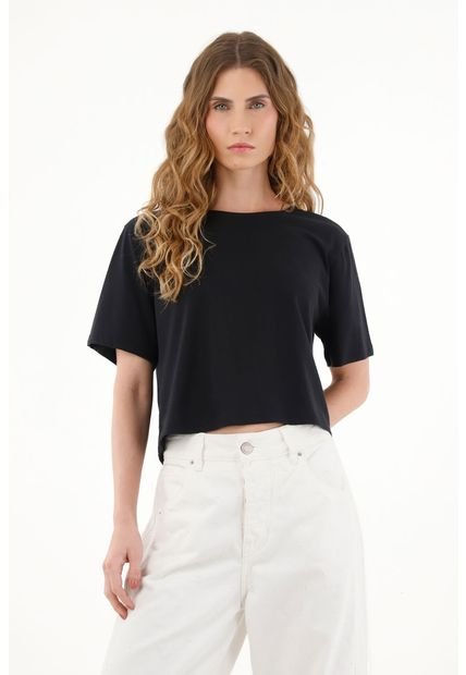 Camiseta Negra Con Abertura Posterior Para Mujer