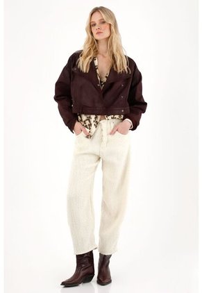 Tennis Jean Horseshoe Con Detalles Desflecados Crudo Para Mujer