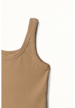 Tennis Camiseta Crop En Rib Crudo Con Acabado Mate Para Mujer