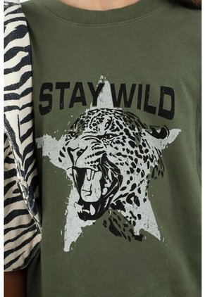 Camiseta Verde Estampada Con Brillos Para Niña