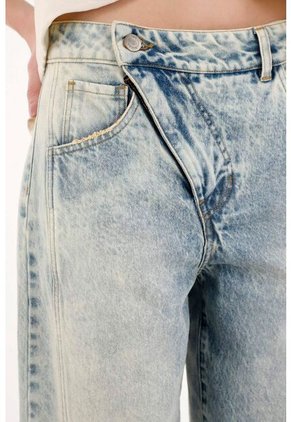 Tennis Jean Horseshoe Tiro Bajo Con Jota Asimétrica Azul Para Mujer