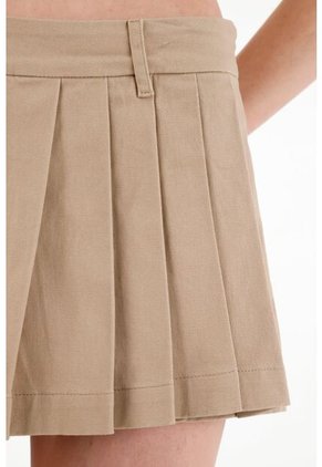 Falda Short Café Con Detalle De Tablas Para Mujer