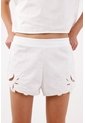 Tennis Bermuda Tradicional Con Borde Calado Floral En Algodón Blanco Para Mujer de Tennis