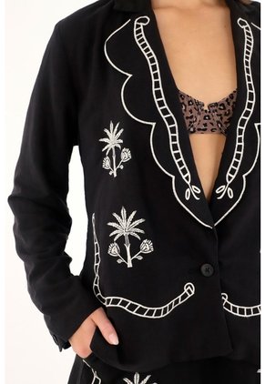 Tennis Blazer Negro Con Bordados Para Mujer