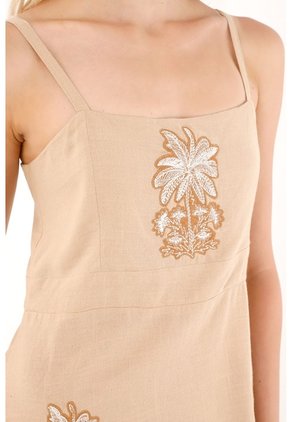 Tennis Vestido Largo Con Vuelo Y Apliques Bordados Crudo Con Caída Natural Para Mujer
