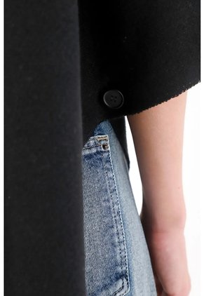 Tennis Buzo Tipo Capa Cuello Alto Negro Para Mujer