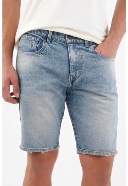 Tennis Bermuda Fit Recto Con Bajo Deshilachado En Denim Para Hombre