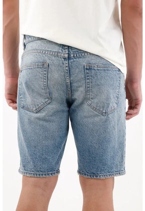 Tennis Bermuda Fit Recto Con Bajo Deshilachado En Denim Para Hombre