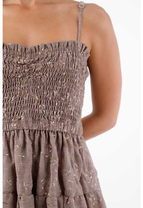 Tennis Vestido Corto Para Mujer En Poliéster Taupe Fit Evasé Con Cuerpo Fruncido