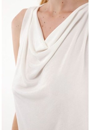 Camiseta Con Cuello Drapeado Crudo Para Mujer