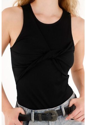 Tennis Camiseta Negra Con Detalle Entorchado Para Mujer