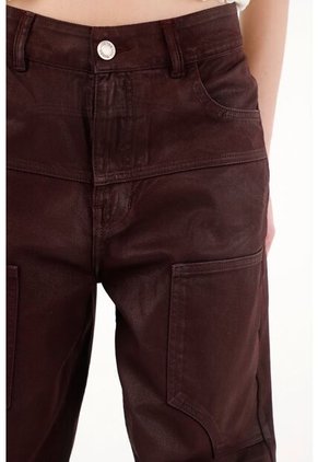 Tennis Jean Horseshoe Efecto Encerado Rojo Para Mujer