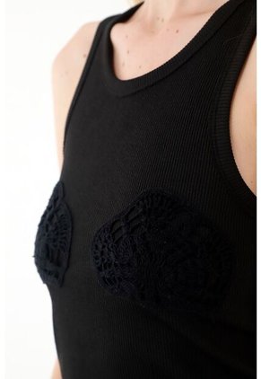 Tennis Camiseta Negra Con Manualidad En Crochet Para Mujer
