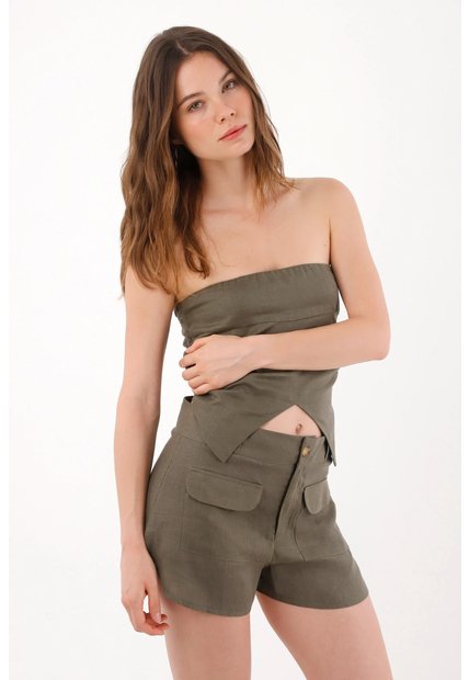 Tennis Bermuda Fit Recto Con Bolsillos Frontales Con Tapa En Lino Verde Oliva Para Mujer