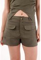 Tennis Bermuda Fit Recto Con Bolsillos Frontales Con Tapa En Lino Verde Oliva Para Mujer de Tennis