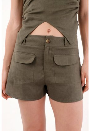 Tennis Bermuda Fit Recto Con Bolsillos Frontales Con Tapa En Lino Verde Oliva Para Mujer