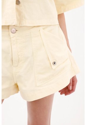 Tennis Bermuda Amplia De Tiro Corto Con Bolsillos De Tapa En Algodón Amarillo Pastel Para Mujer