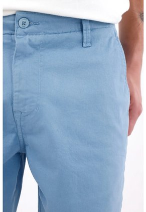 Tennis Bermuda Tradicional Con Frente Plano En Algodón Azul Cielo Para Hombre