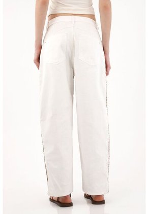 Tennis Pantalón Horseshoe Con Tela Bordada Sobrepuesta Crudo Para Mujer