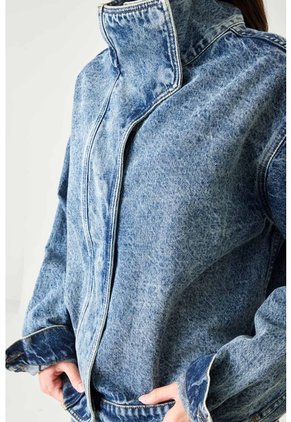 Tennis Chaqueta Fit Relajado Con Cuello Alto Asimétrico En Denim Para Mujer