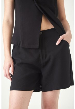 Tennis Bermuda Fit Relajado Con Bolsillos Laterales En Negra Para Mujer