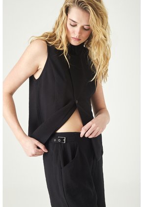 Tennis Bermuda Fit Relajado Con Bolsillos Laterales En Negra Para Mujer