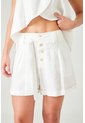 Tennis Bermuda Tradicional Con Botonadura Frontal Blanca Para Mujer de Tennis