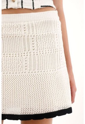 Tennis Falda Corta Con Ruedo En Contraste Para Mujer