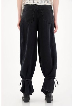 Tennis Jean Wide Leg Con Amarres En Bota Negro Para Mujer