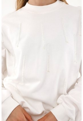 Tennis Buzo Con Flecos Y Apliques Crudo Para Mujer