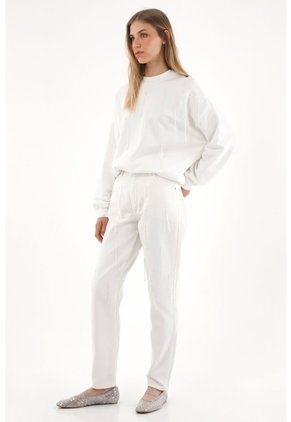 Tennis Buzo Con Flecos Y Apliques Crudo Para Mujer
