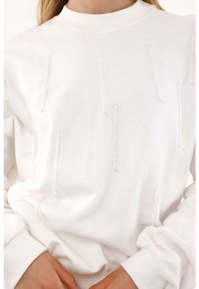 Tennis Buzo Con Flecos Y Apliques Crudo Para Mujer