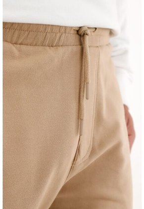 Tennis Bermuda Con Pretina Elástica Crudo Para Hombre