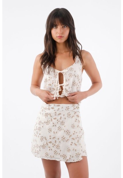Tennis Falda Corta Para Mujer En  Marfil Fit Evasé Con Calado Floral