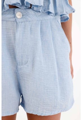 Tennis Bermuda Tiro Alto Con Pliegues Frontales En Azul Celeste Para Mujer