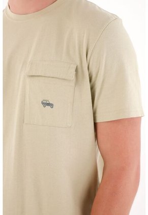 Camiseta Con Bolsillo De Tapa Café Para Hombre