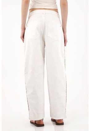 Tennis Pantalón Horseshoe Con Tela Bordada Sobrepuesta Crudo Para Mujer