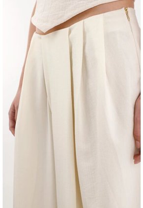 Tennis Pantalón Ancho Con Pretina Cruzada Crudo Para Mujer