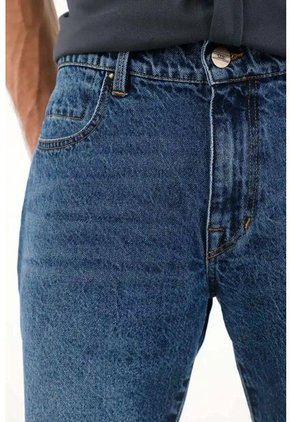 Tennis Bermuda En Denim Tono Medio Para Hombre