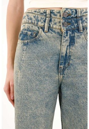 Tennis Jean Slouchy Con Doble Pretina Azul Para Mujer