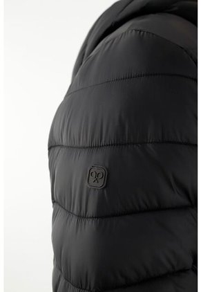 Chaqueta Negra Con Capucha Para Hombre