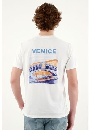 Camiseta Blanca Con Estampado En Espalda Para Hombre