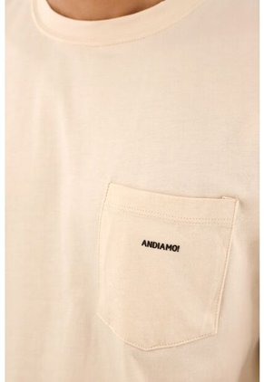 Camiseta Crudo Con Bolsillo Delantero Para Hombre