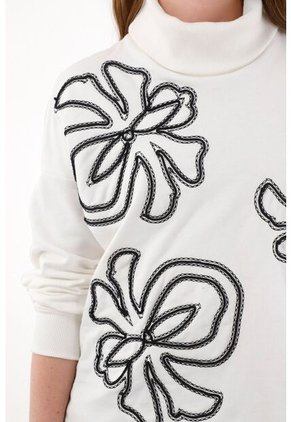 Tennis Buzo Amplio Con Bordados Crudo Para Mujer