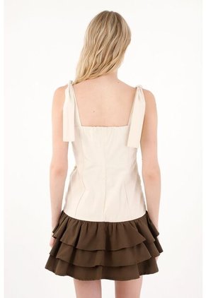 Tennis Vestido Corto De Escote Recto Crudo Para Mujer