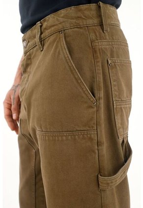 Pantalón Recto Café Con Parches Para Hombre