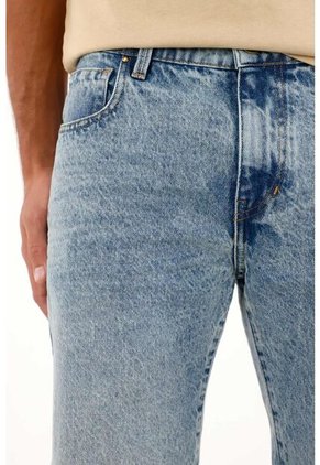 Tennis Bermuda En Denim Con Rotos Azul Para Hombre